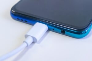 >Micro USB Type-B” width=”300″ height=”200″ class=”alignnone size-medium wp-image-218″ /></p><p>Androidスマートフォンや、タブレットなどに使います。</p><h4>Micro USB Type-B</h4><p>ポータブルHDDや外付けDVDドライブなどに使われます。</p><h4>Lightning</h4><p><img loading=